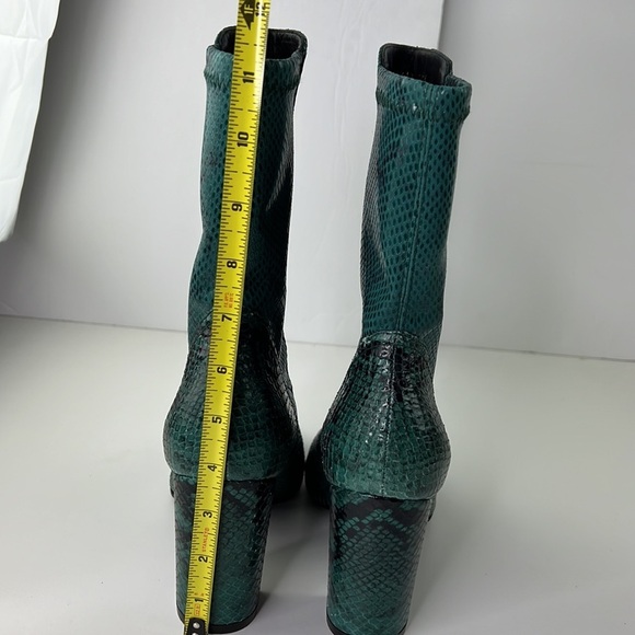 Stuart Weitzman Fifer 80 Emerald Boot with Chunky Heel - Picture 5 of 11